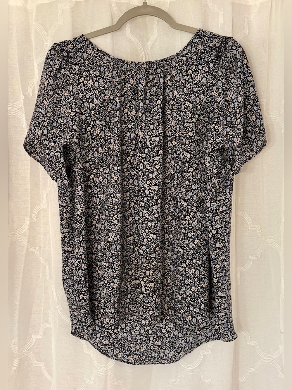 LC Lauren Conrad Black Short Sleeve Blouse with Cream Blue Floral Top | XL